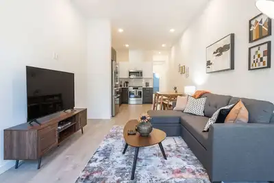 Perch - Urban Reflections 13: Ws 97! Spacious 3br/2ba w Space Needle view