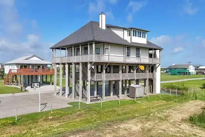 Image de Salt & Lime: 4  Br, 3. 5  Ba House in Crystal Beach, Sleeps 22