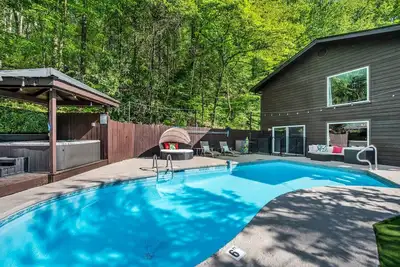 Image de Firefly Lagoon | Outdoor Pool, Hot Tub, Ultimate Game Room, Fire Pit Area! Family-Friendly!