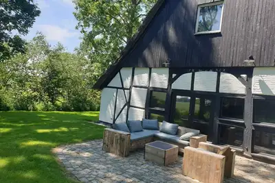 Image de Romantic thatched-roof house with wellness area near the dyke