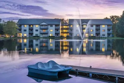 Image de Cozy Retreat: 1br King Suite @ Wyndham Tamarack
