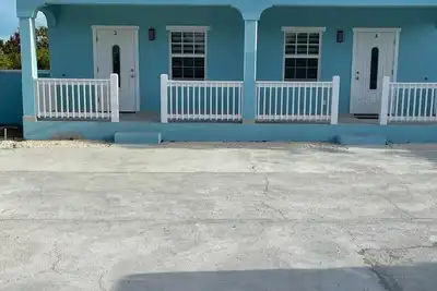 Image de Apartment- 5 Mins Drive to the Beach