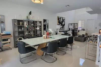 Image de Luxury Pet Friendly New Construction TownHome 1 mile from the Beach