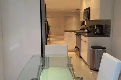 Image de Miami Beach Villa a block away from Bal Harbour Shops Mall, and the ocean …