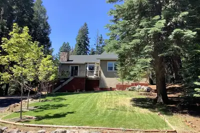 Image de Lake Almanor Cc Cabin filtered lake and full mountain view