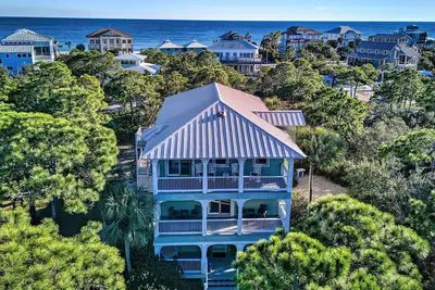 Image de Private Pool, less than 5 minute walk to beach, Tennis and Pickleball Court!