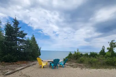 Secluded private 1200' beachfront Log Cottage on 64 acres beside McGregor point