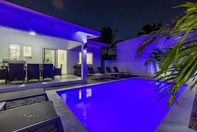 New 5br Villa w\/ PrivatePool 3min to Eagle Beach
