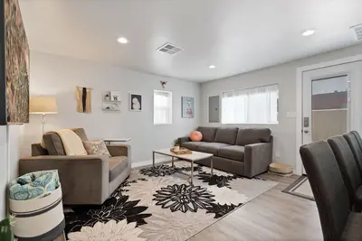 Image de 1b\/b: Casita C-Downtown-UofA-Restaurants-Cafes-Bars-Museums-Washer\/Dryer-Parking