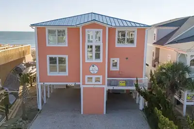 Image de Hobbs Realty - “Shalom Y'all” | Coastal Comfort w/ Open Floor Plan & Elevator