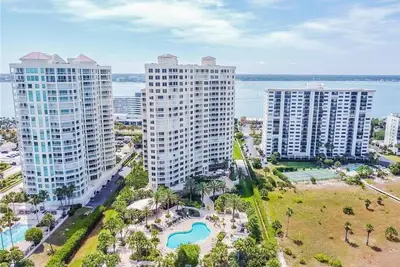 Image de Meridian 1001 - A Spacious Beachfront Condo
