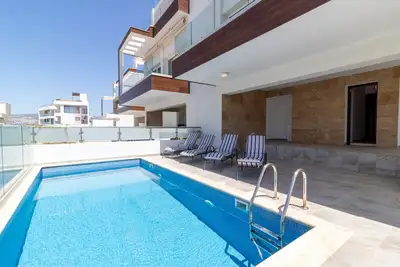 Image de Modern Beach House - Private Pool - Private Elevator - Sea Views