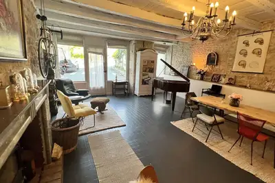 Image de maison unique, près de la rivière | belle vue sur le château depuis le jacuzzi
