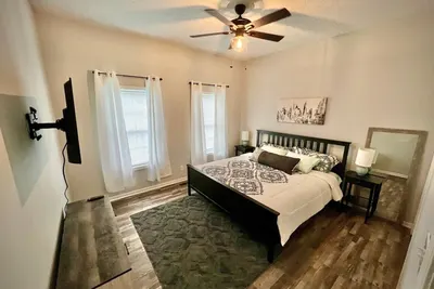 Image de 2 br home close to downtown and Lucas Oil. Pet Friendly!