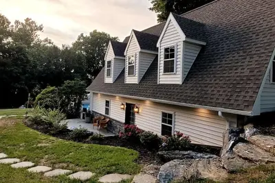 New Waterfront Creekside Cottage w\/ Private Pool, Firepit, Paddle Boat, Fishing