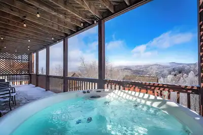 Image de 7 min to Hatley Pointe~Views~Hot Tub~2 Decks
