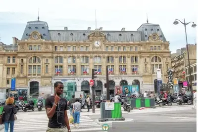 Image de A classic Parisian experience in the upscale Saint-Lazare district!