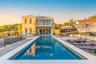 Image de Maison de vacances Dugopolje pour 1 - 8 personnes avec 4 chambres à coucher - Maison de vacances