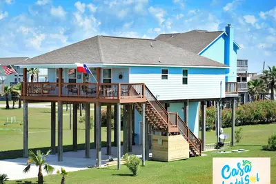 Family Friendly Beach House, walking distance from beach and San Luis Pass.