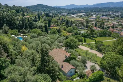 Image de Villa à Mouans Sartoux  centre ville sur parc de 30000m2