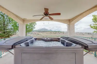 Image de 🌄3800ft Modern Retreat ♨️Hot Tub♨️ Pool Table🧳Sleeps 18🌄Mtn Views
