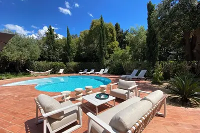 Image de Quartier Gigaro - plages à pied - villa avec piscine pour 12 personnes