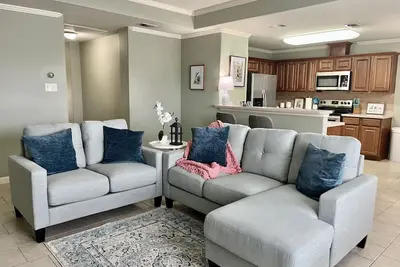 Image de Cozy Coastal Cottage that is 15-minute drive to the beach!