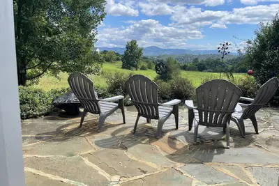 Image de Newly remodeled apartment, private patio with gorgeous mountain views