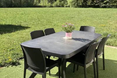 Image de Grand studio cosy avec piscine int et ext et vélos à 10 mn à pieds du village