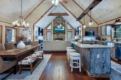 Image de Beautiful, Cozy Cabin, Minutes From Downtown Blue Ridge and Lake Blue Ridge!
