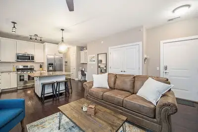 Image de Downtown Tc Luxury  2 Bedroom - 3 Bed Top Floor  Condo Parking Included