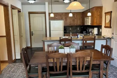 Image de 🥾 🏄‍♂️ Shared Roof Top Hot tub Silver Mtn ❄️ 🚵 adjoining studio available also
