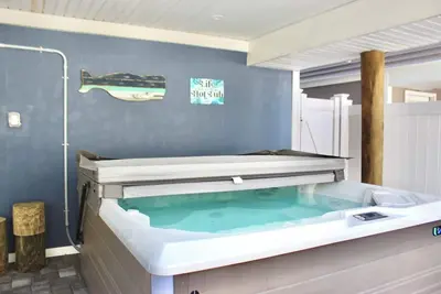 Image de Hot Tub! Rooftop Deck! Game Room!