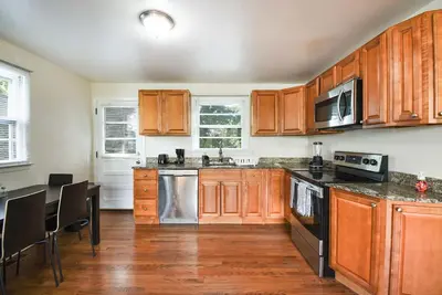 Image de Entire lovely & private first floor unit