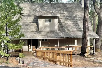 Image de Bright and Cozy Cabin in Blue Lake Springs