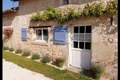 Image de The Fox House, disability access on the Dordogne\/Charente border\nQuiet retreat
