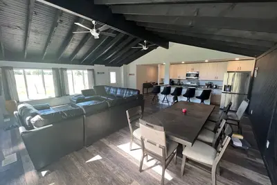 Image de The Bam Bam Suite Above Bedrock Tavern