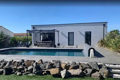 Image de Maison calme, 8 pers. , piscine privative chauffée, 2 kms plage