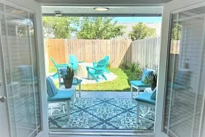 Image de Pet friendly, 15 min walk to Vilano Beach, beach chairs, umbrella, wagon