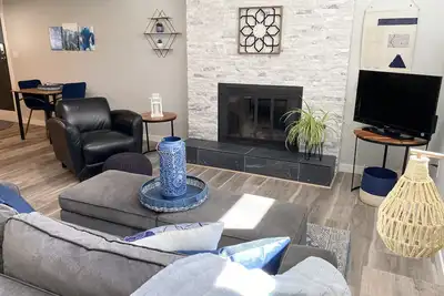 Image de Modern & cozy Okanagan nature retreat with king suite and full kitchen
