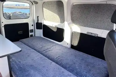 Image de Small Camper Car to Travel Around Iceland