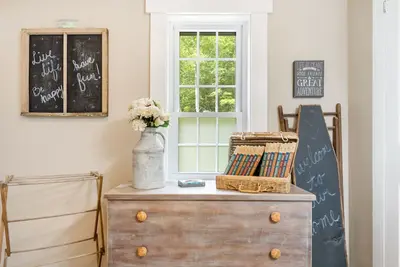 Image de Fully restored 1700's Carriage Home near Newfound Lake and Ragged Mtn Ski Resort