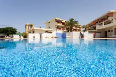 Image de Close to Playa las Vistas with pool and parking