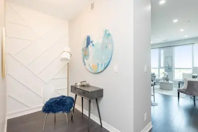 Image de Luxurious condo close to Toronto Airport and casino
