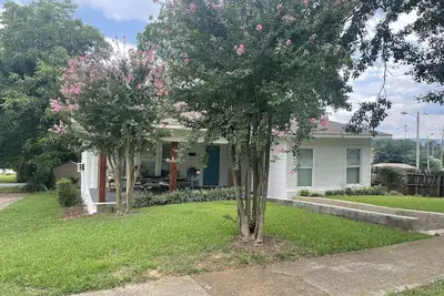 Image de Perfectly located cottage in the heart of town! Walk to everything!