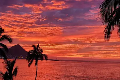 Image de Beautiful beachfront 2br 2ba condo w\/pool, patio & sunsets!