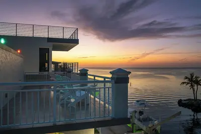 Image de Sunset House on the Bay