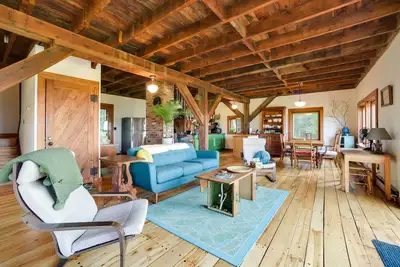 Image de Breathtaking Mtn Views: Stylish Rustic Retreat!