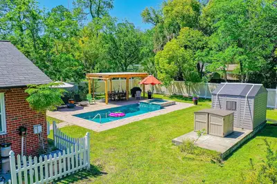 Image de Lux Oasis: Heated Pool, Spa/Hot Tub, and Grill Retreat
