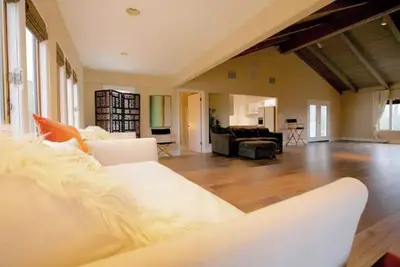 Image de Spectacular Spacious Studio and Master Suite